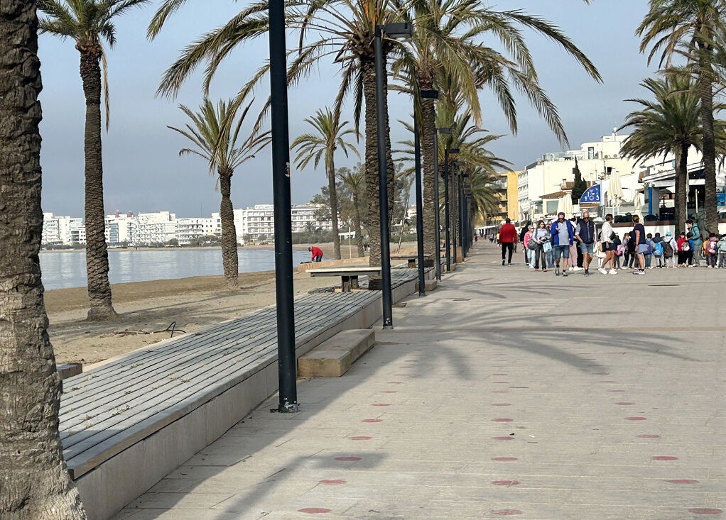 À partir de lundi, la circulation des vélos, tricycles, patins à roulettes et scooters sur le Passeig Marítim sera interdite de 12h à minuit.