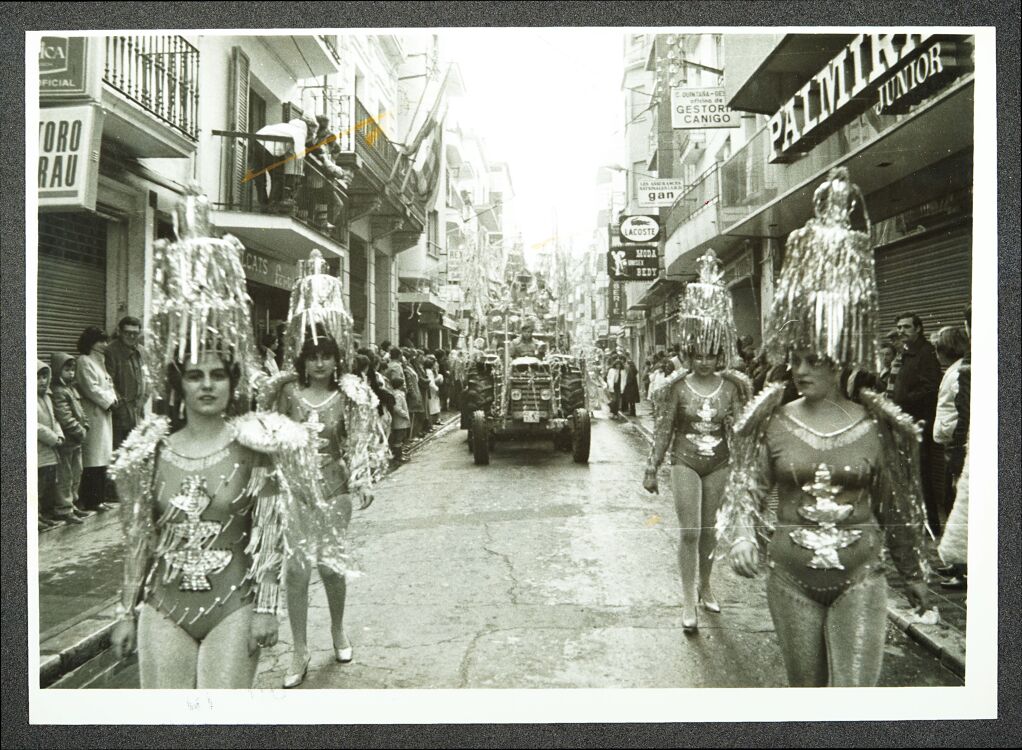 Remember Carnaval: a trip to the 80s and 90s of the Roses Carnival