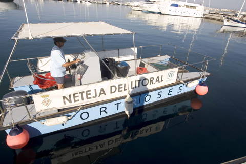 Roses ha retirat en tres mesos 3.554 quilos de deixalles del mar, la majoria plàstics