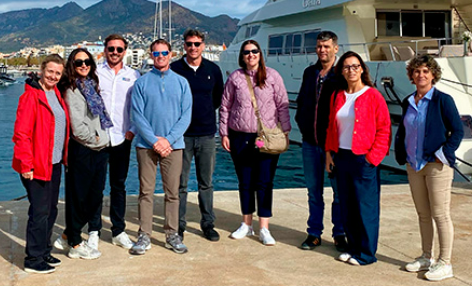 Roses participates in a promotional action with the large-scale sector to publicize the port and the destination