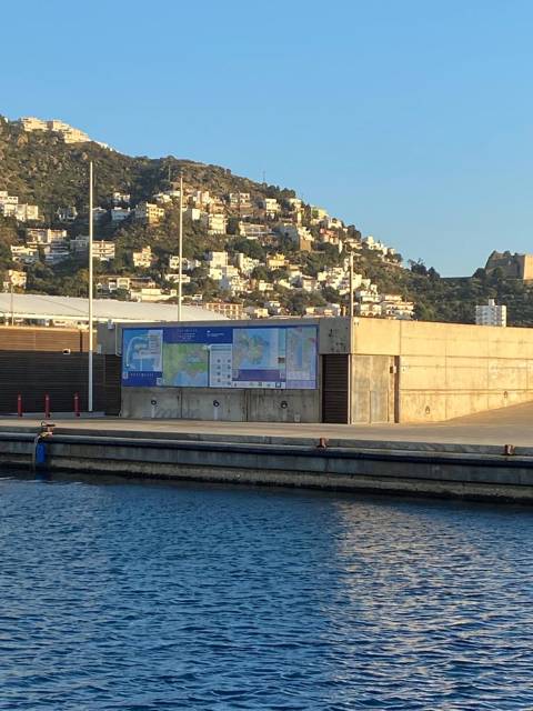 El Port de Roses instal·la un mural informatiu al Dic Recer. 