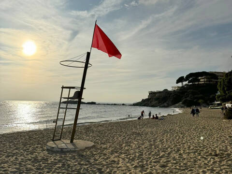 The swimming area of ​​Almadrava beach will remain closed all weekend