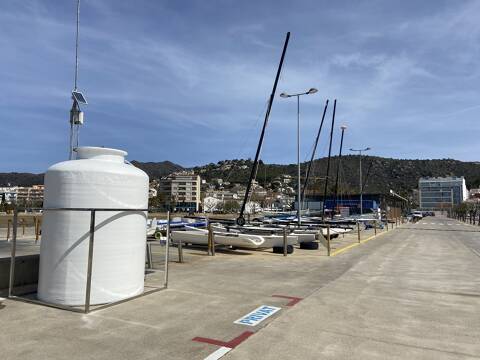 El Port Deportivo implementa medidas sostenibles para la limpieza de embarcaciones.