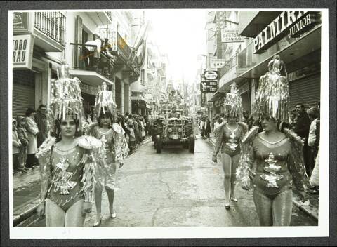 Remember Carnaval: a trip to the 80s and 90s of the Roses Carnival