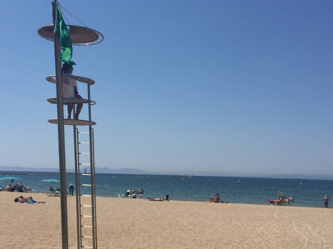  Saturday, June 7, the rescue and lifeguard service of the beaches of Roses begins